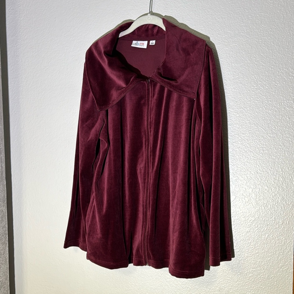 Women’s large D&Co wine colored velour zip up jacket with cowl neck